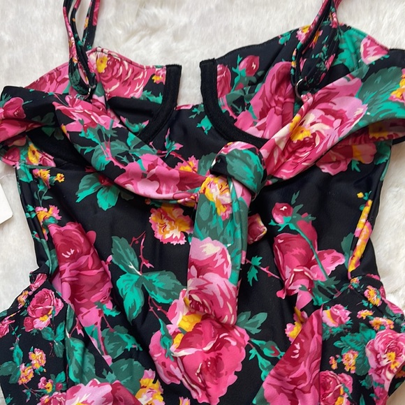 NWT For Love & Lemons one piece SwimSuit - SIZE: XXS - Picture 4 of 6